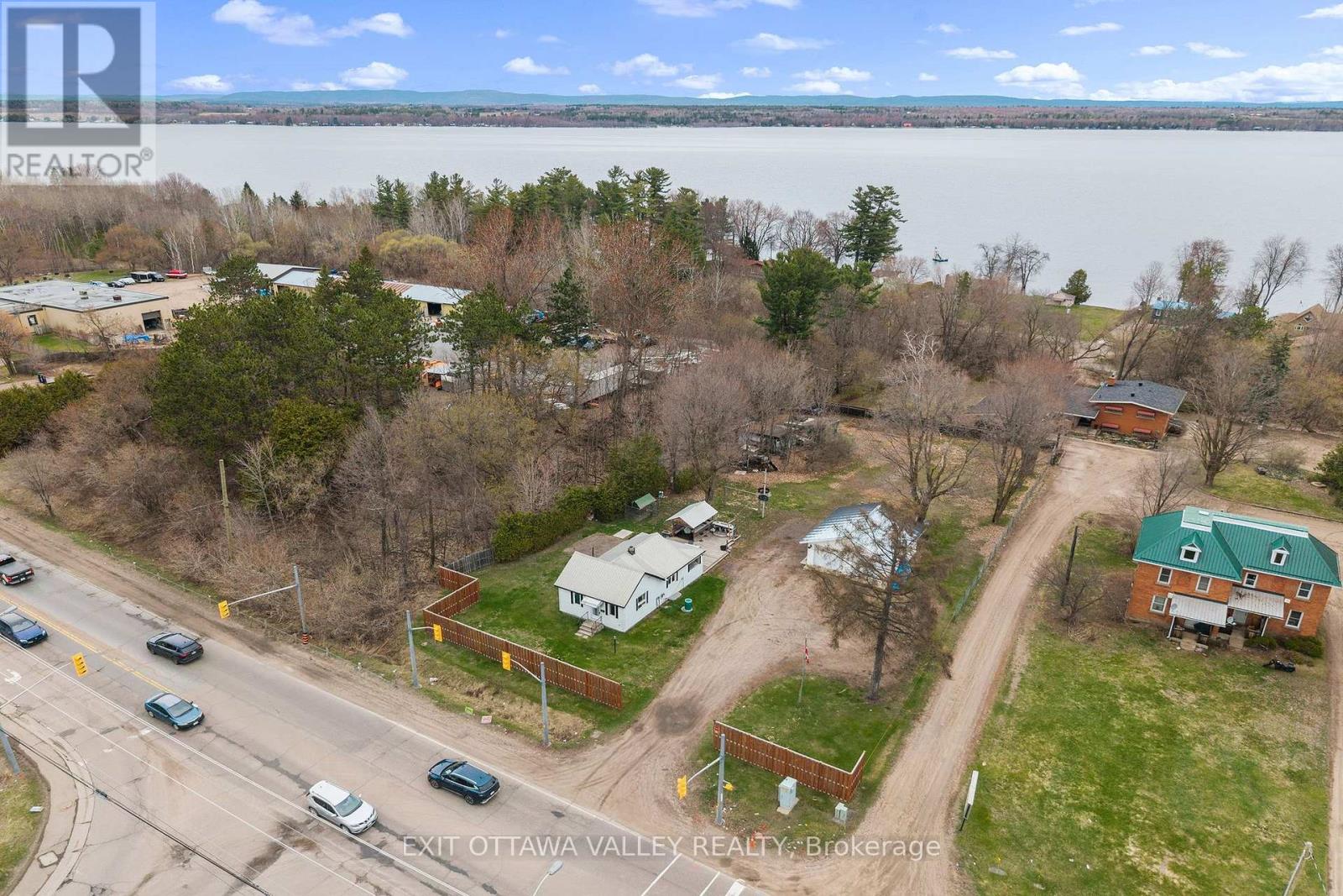 1165 Pembroke Street E, Laurentian Valley, Ontario  K8A 7R4 - Photo 3 - X13077328