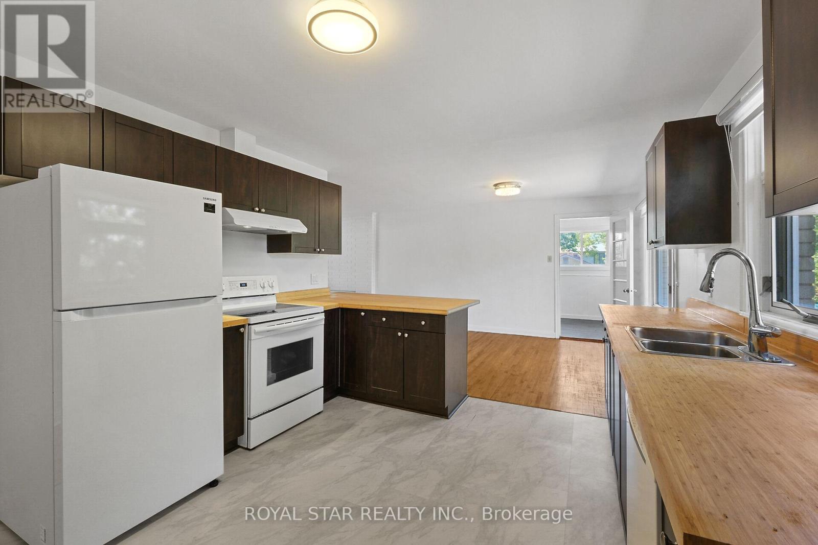 10 DELONG DRIVE - Photo 18