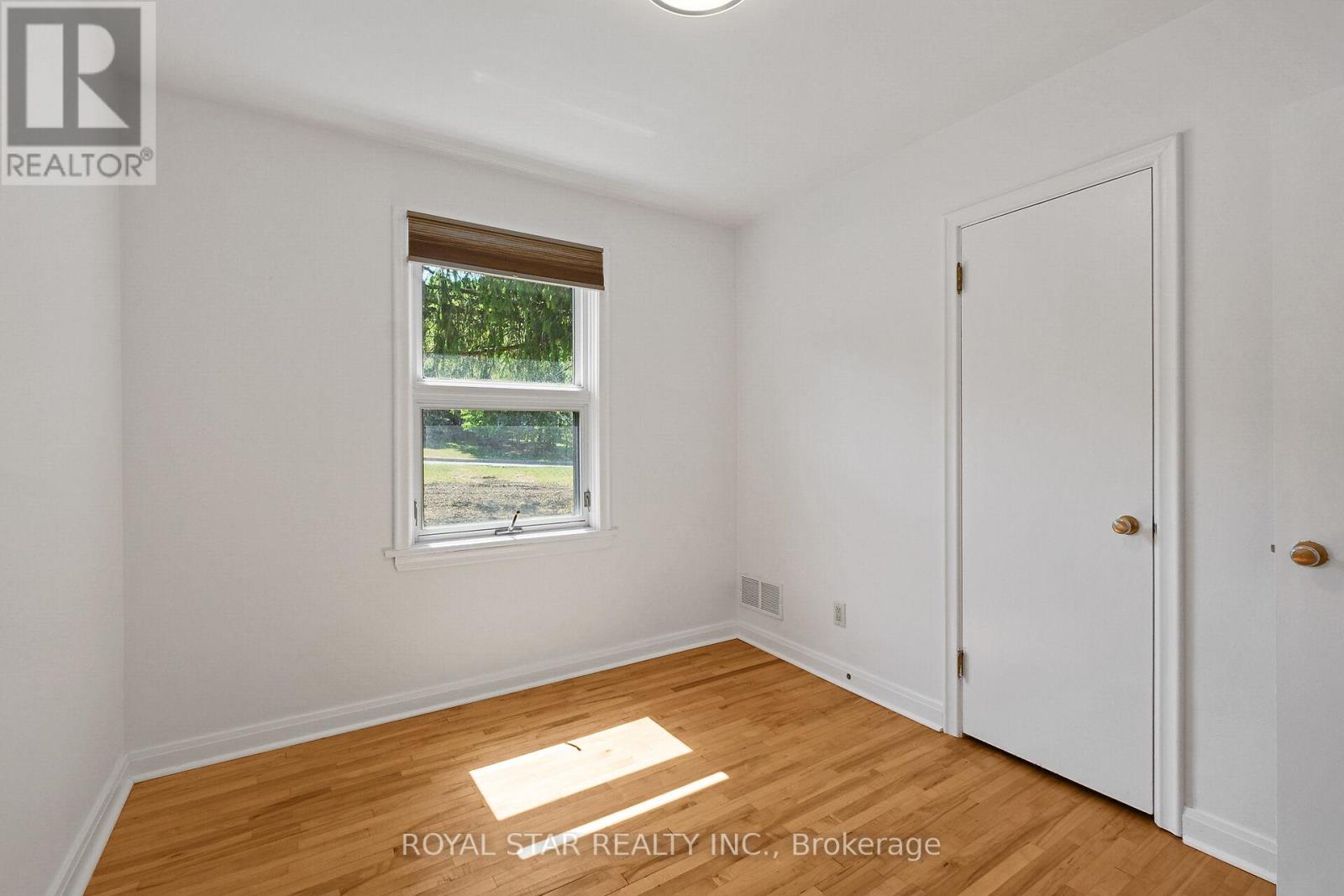 10 DELONG DRIVE - Photo 24