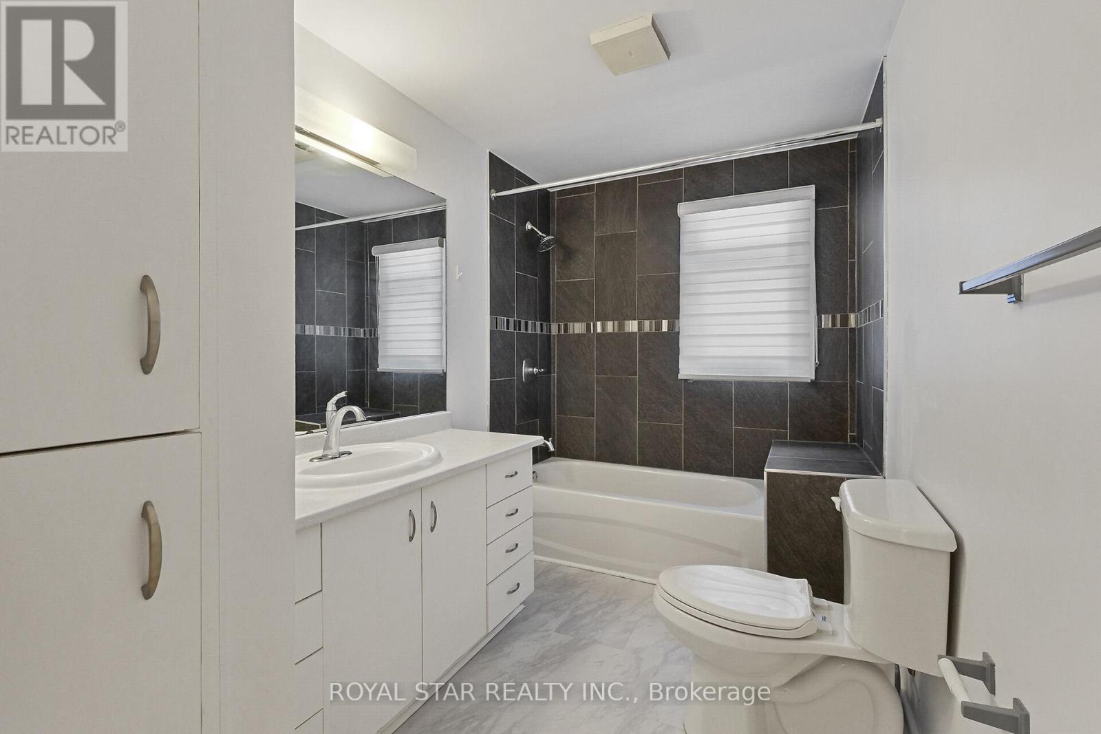 10 DELONG DRIVE - Photo 32