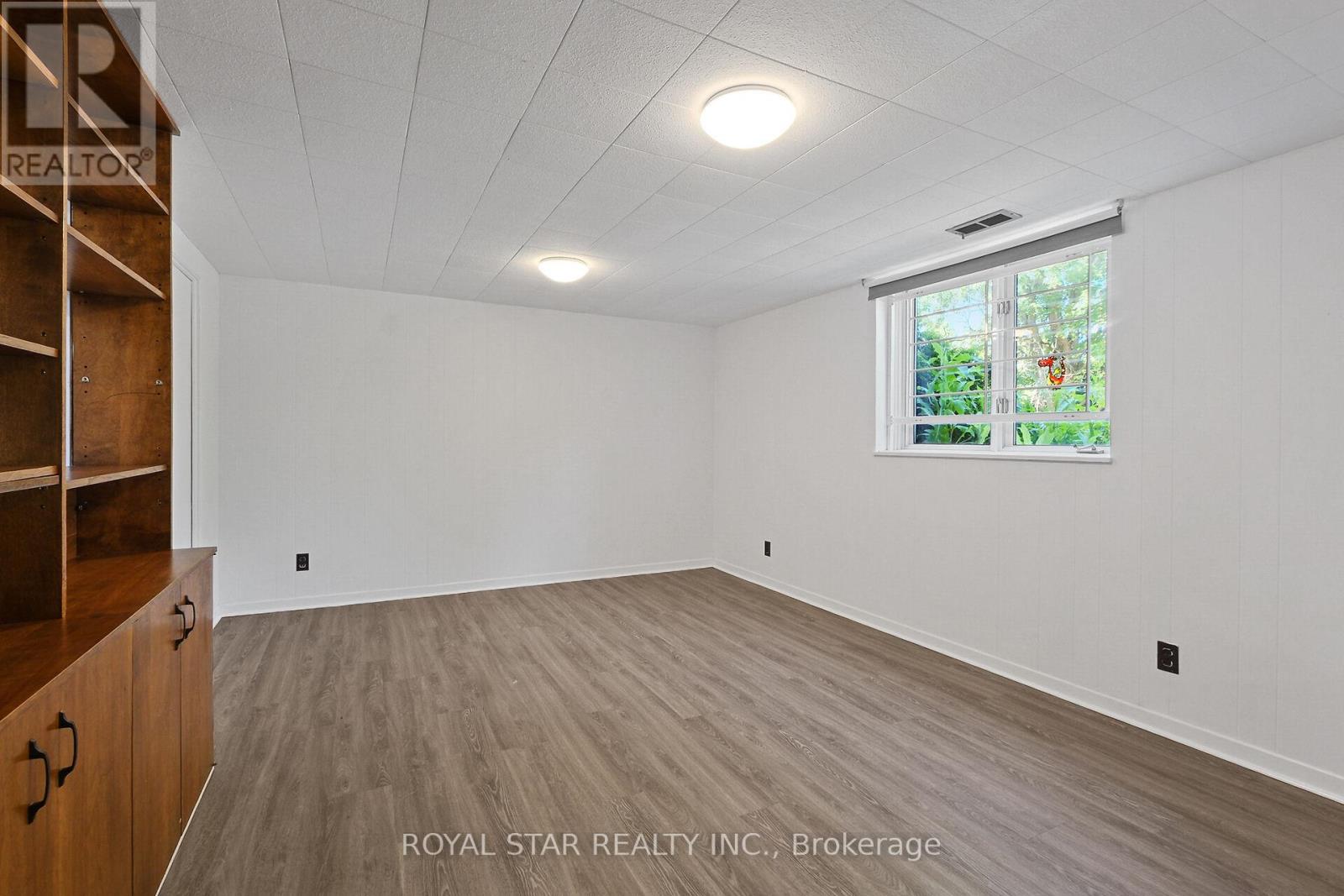 10 DELONG DRIVE - Photo 35