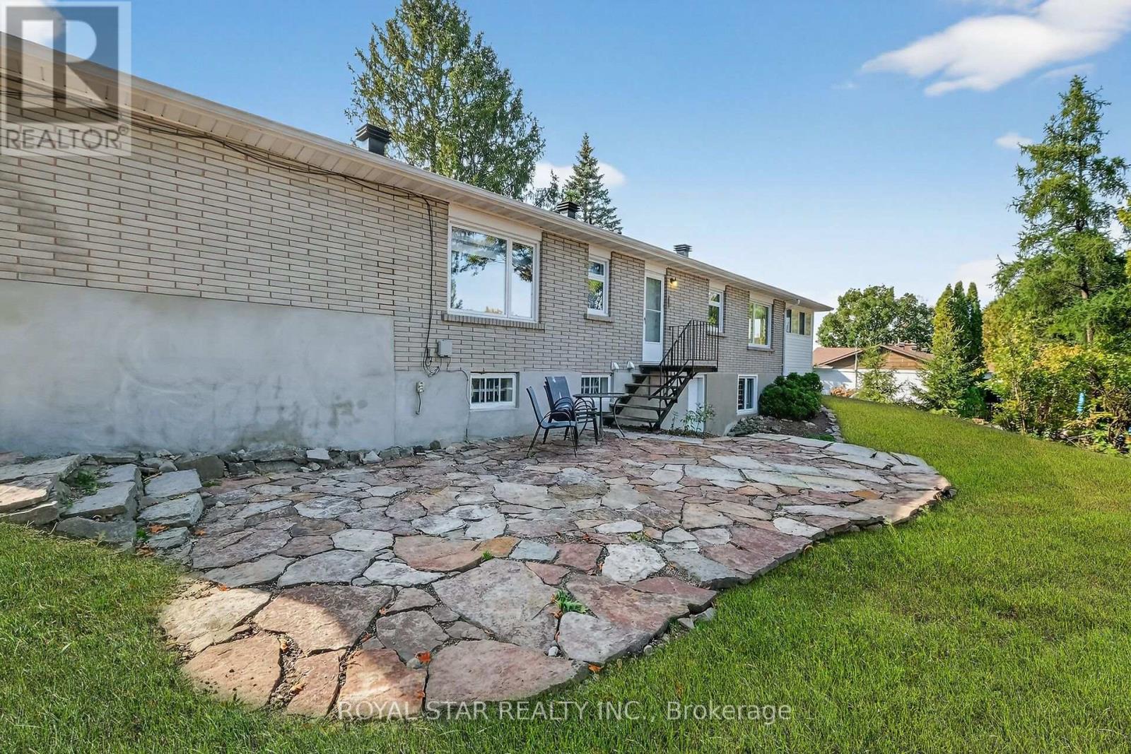 10 DELONG DRIVE - Photo 41