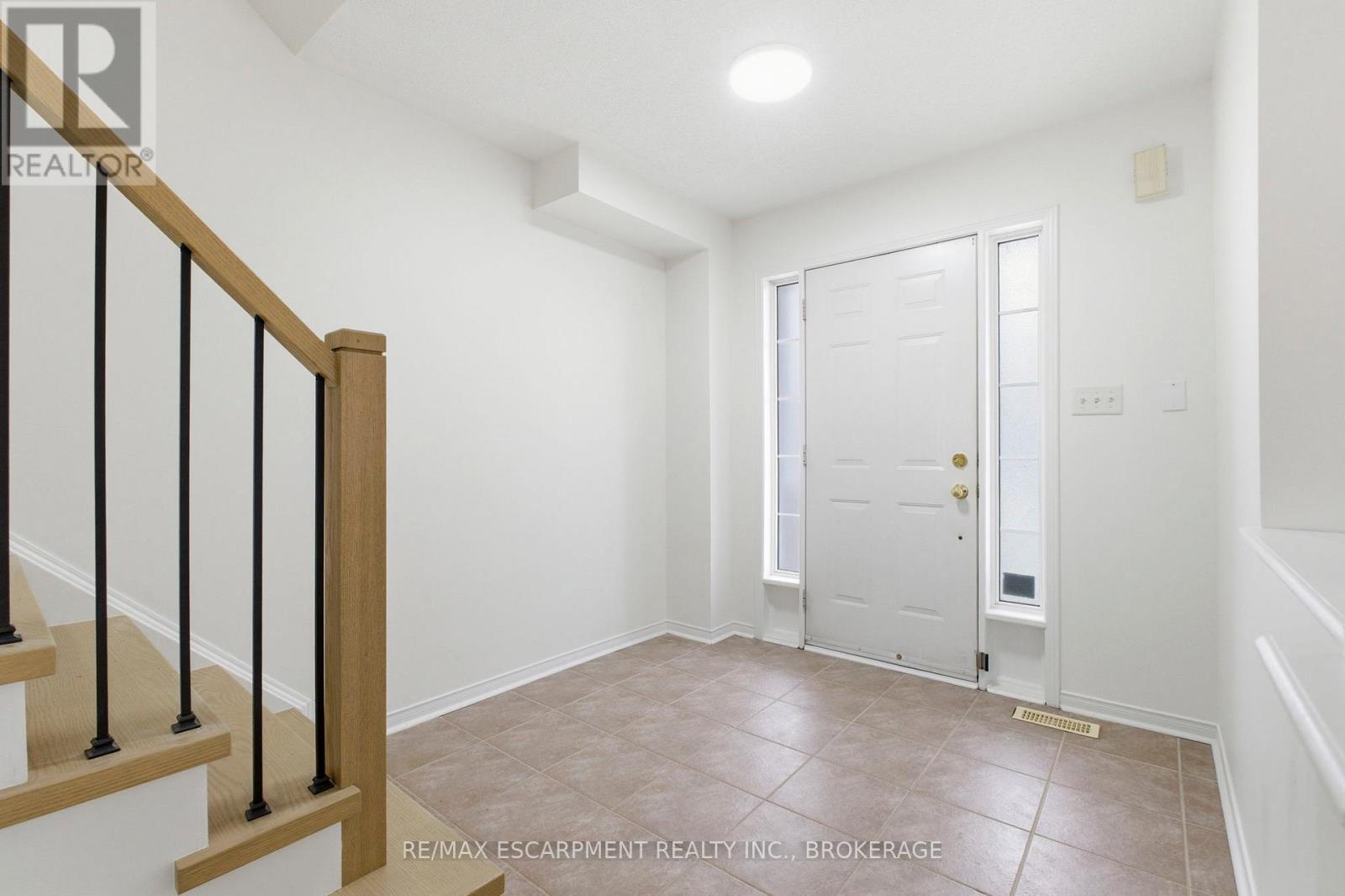 481 Jim Barber Court, Newmarket, Ontario  L3Y 9E6 - Photo 4 - N13077322