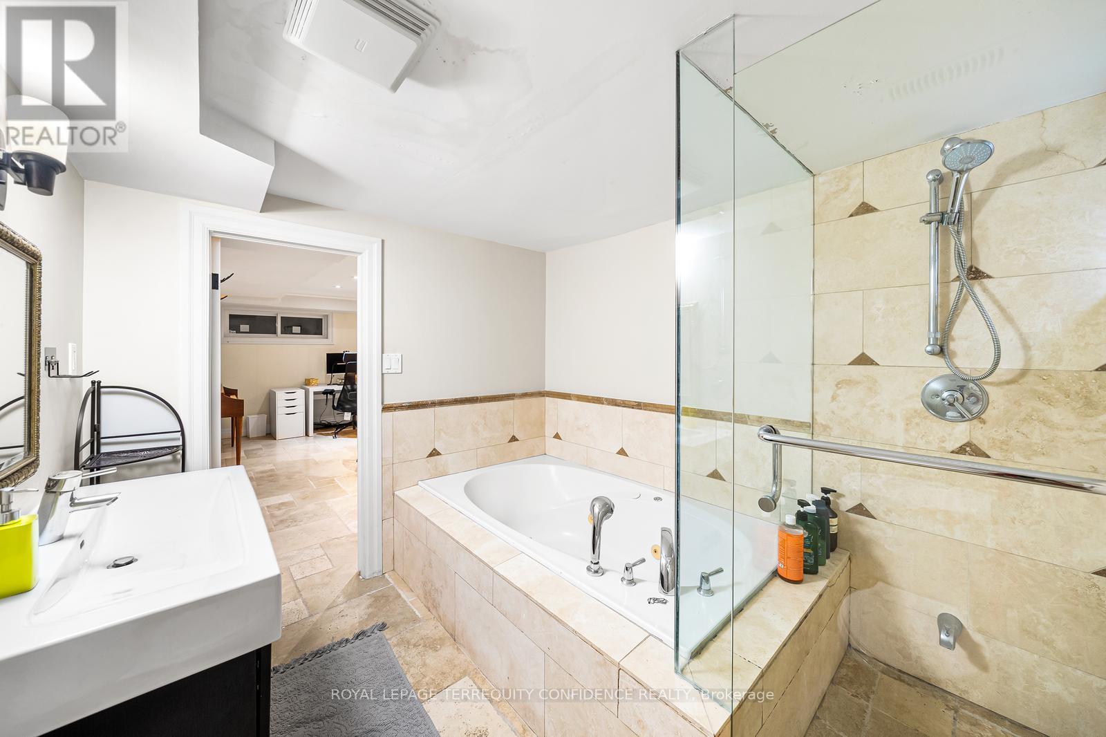 58 Burbank Drive, Toronto, Ontario  M2K 1N2 - Photo 35 - C13077124