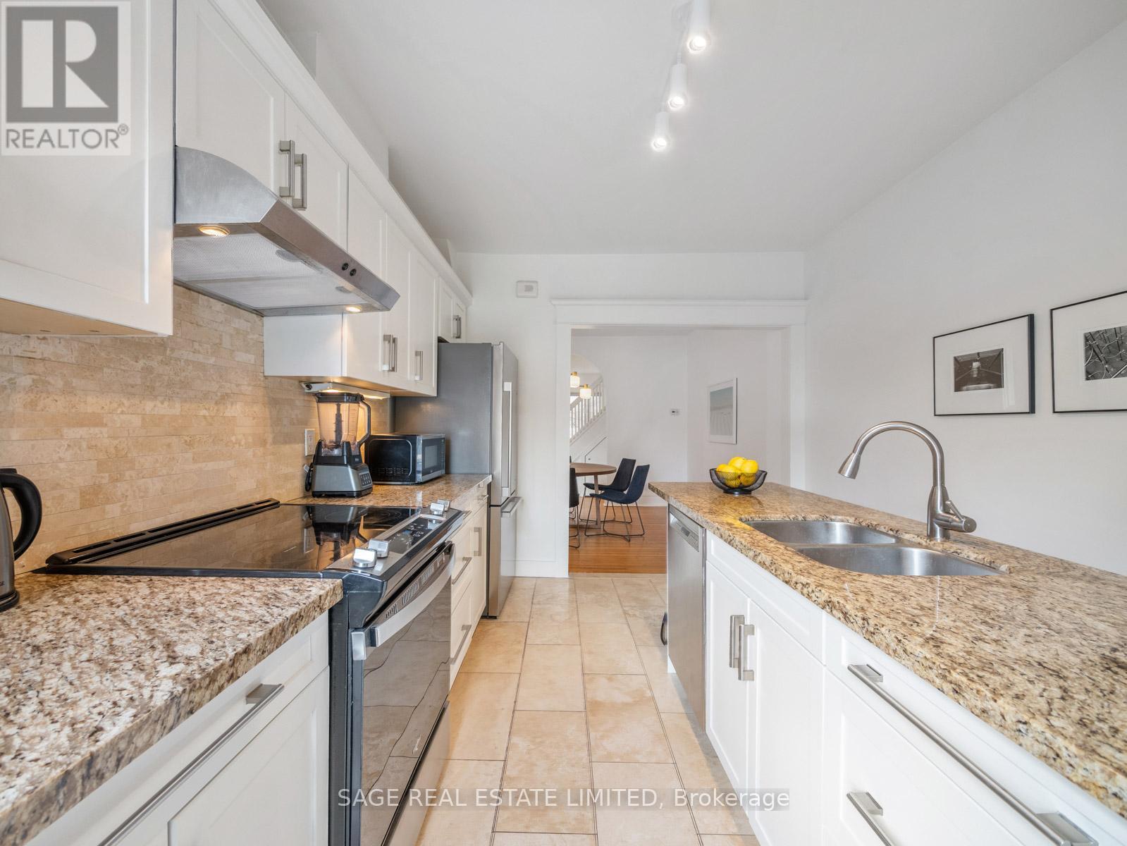 415 Clinton Street, Toronto, Ontario  M6G 2Z1 - Photo 8 - C13077208