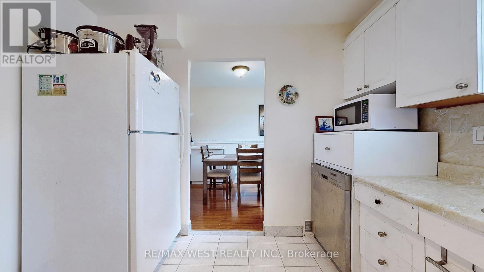 Main Floor - 139 Ranee Avenue, Toronto, Ontario  M6A 1N3 - Photo 14 - C13077222