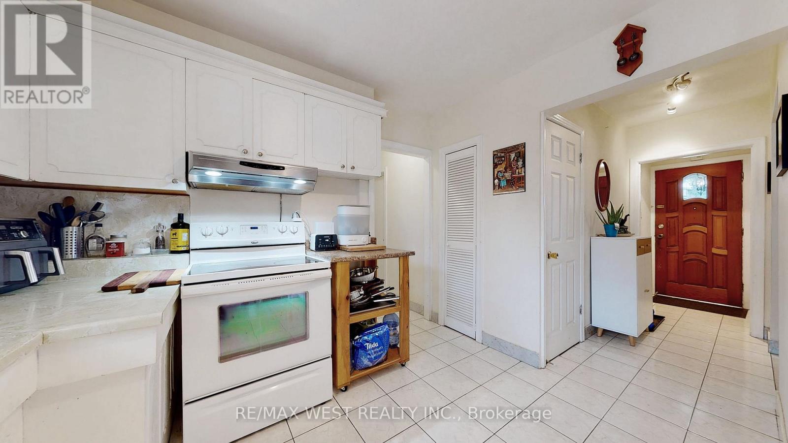 Main Floor - 139 Ranee Avenue, Toronto, Ontario  M6A 1N3 - Photo 16 - C13077222