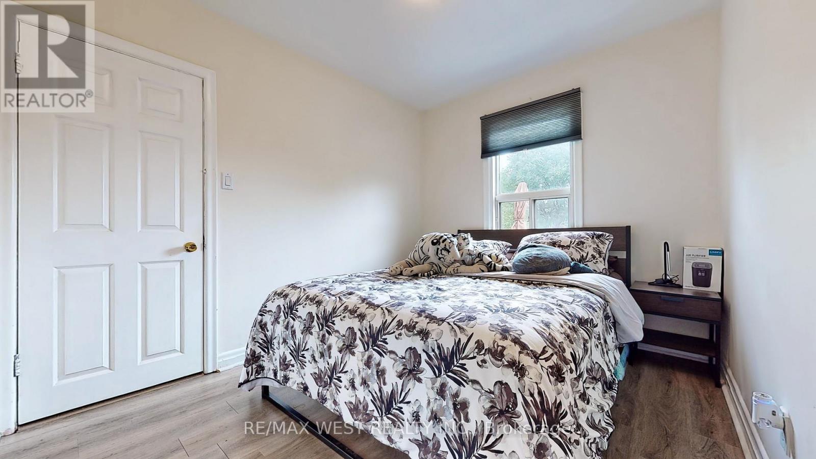 Main Floor - 139 Ranee Avenue, Toronto, Ontario  M6A 1N3 - Photo 19 - C13077222