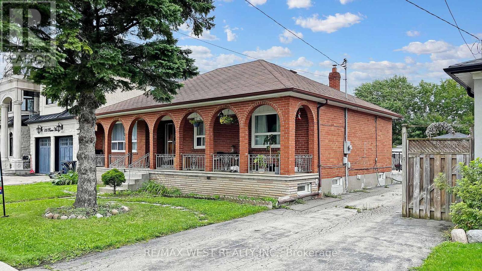 Main Floor - 139 Ranee Avenue, Toronto, Ontario  M6A 1N3 - Photo 2 - C13077222