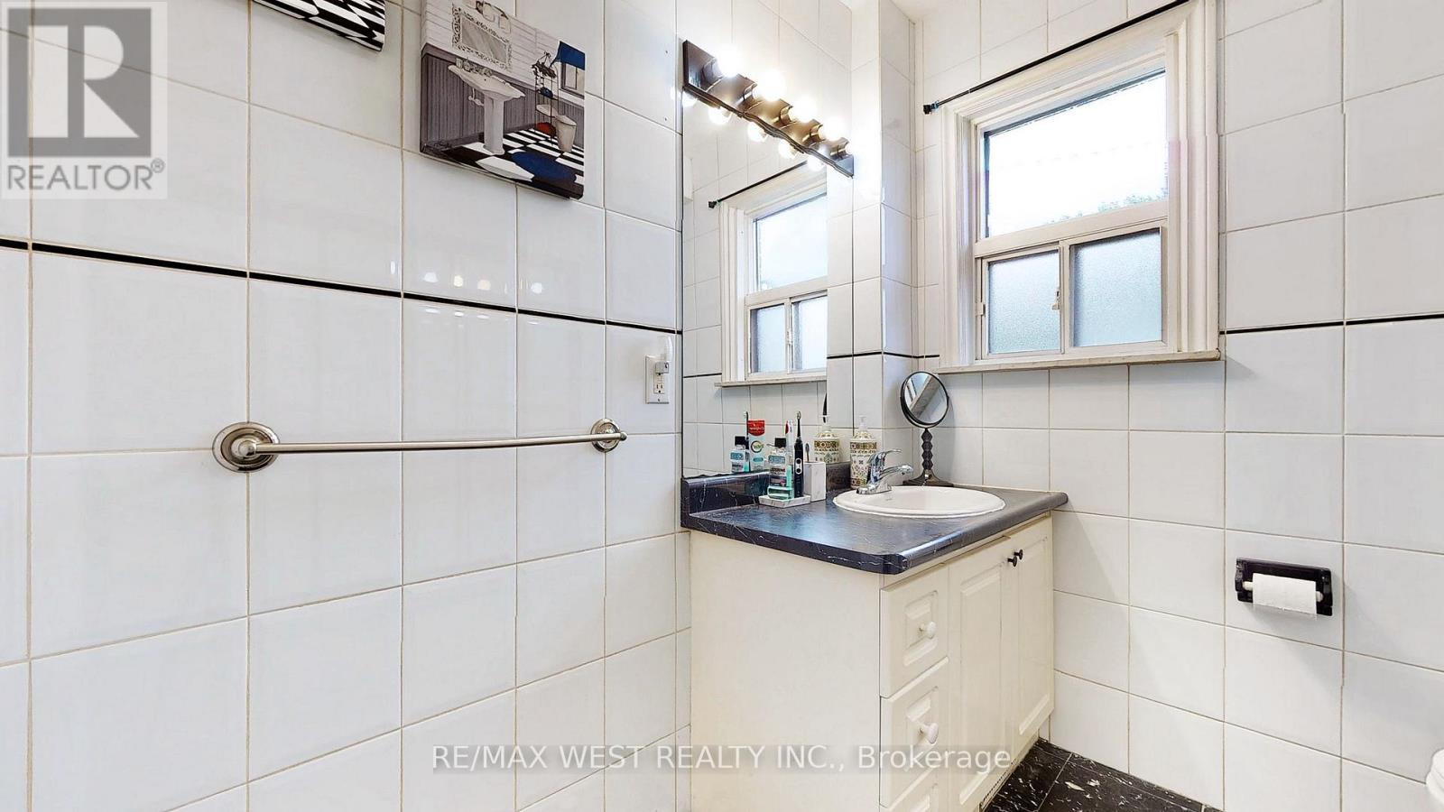 Main Floor - 139 Ranee Avenue, Toronto, Ontario  M6A 1N3 - Photo 26 - C13077222
