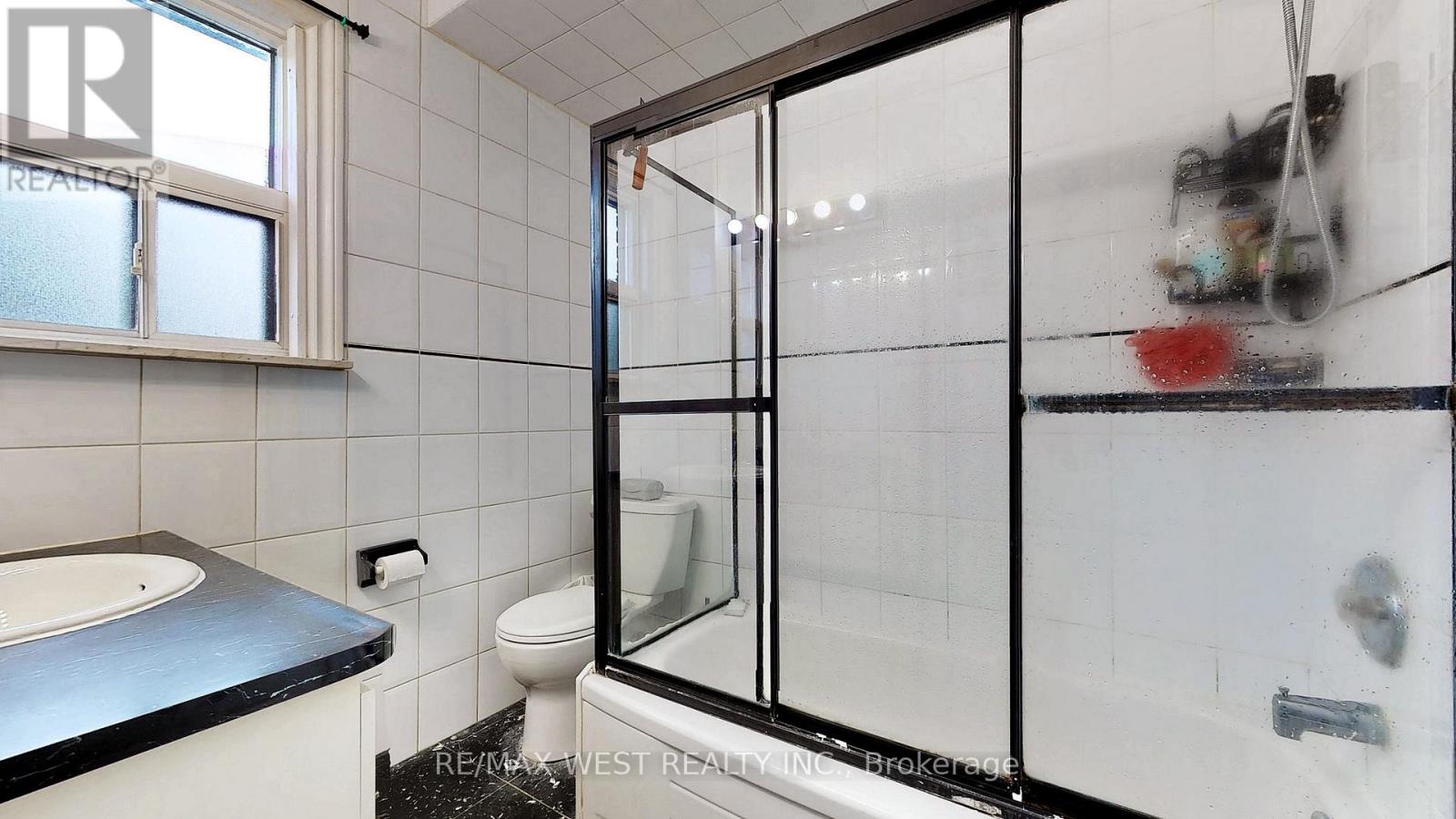 Main Floor - 139 Ranee Avenue, Toronto, Ontario  M6A 1N3 - Photo 27 - C13077222