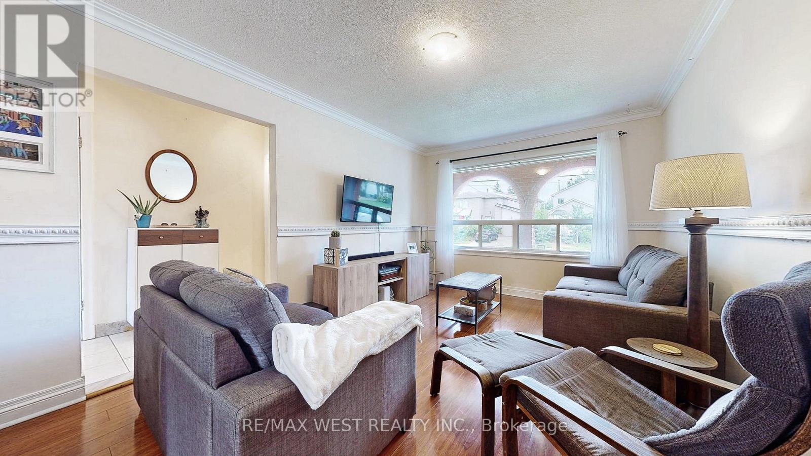 Main Floor - 139 Ranee Avenue, Toronto, Ontario  M6A 1N3 - Photo 4 - C13077222