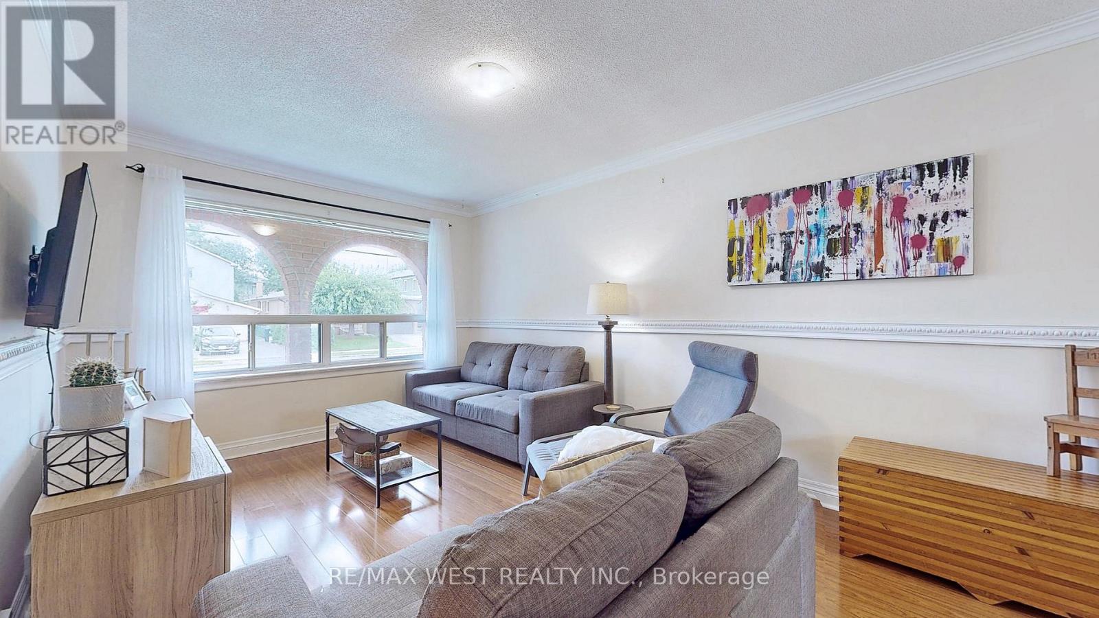 Main Floor - 139 Ranee Avenue, Toronto, Ontario  M6A 1N3 - Photo 5 - C13077222