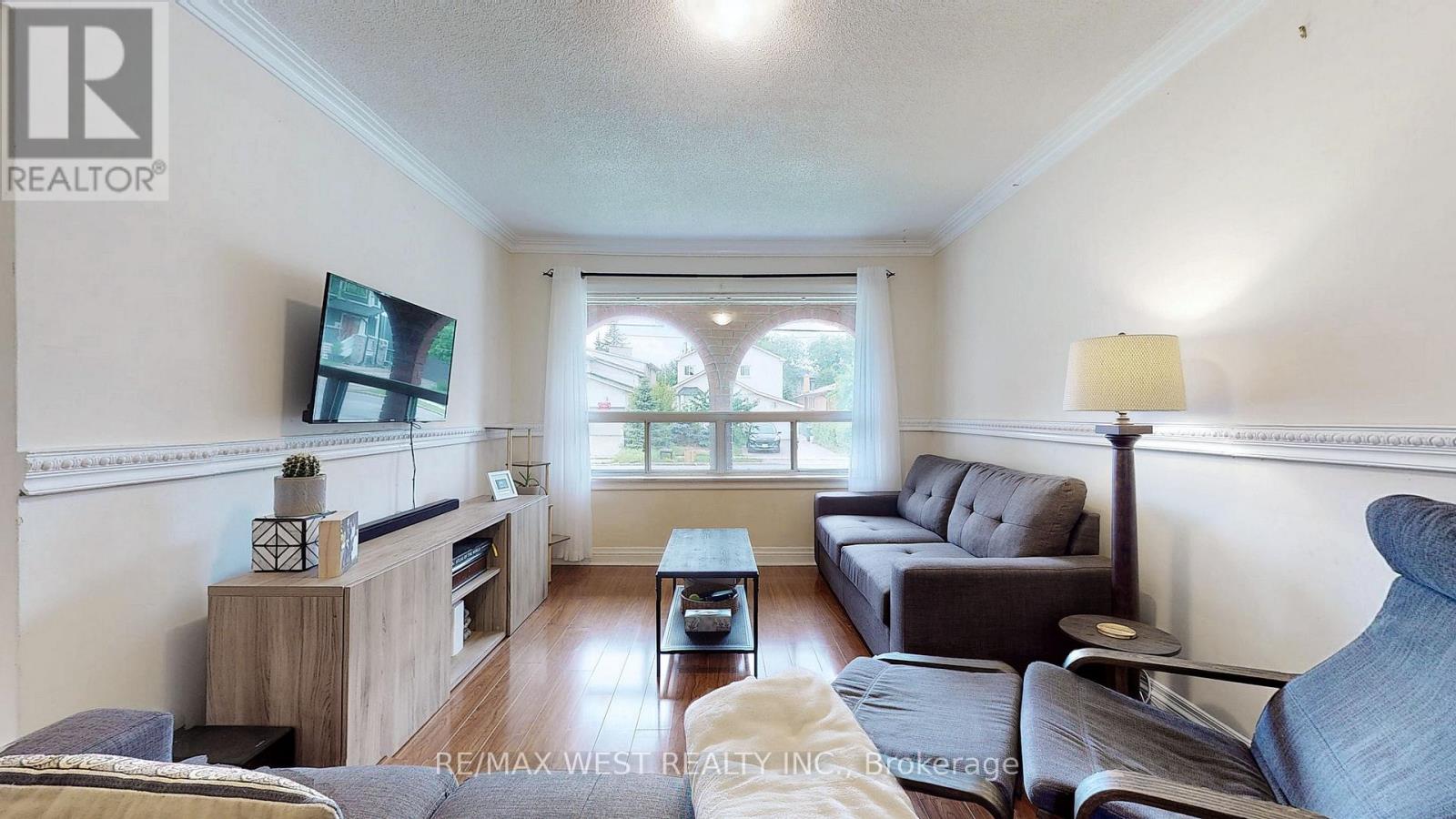 Main Floor - 139 Ranee Avenue, Toronto, Ontario  M6A 1N3 - Photo 6 - C13077222