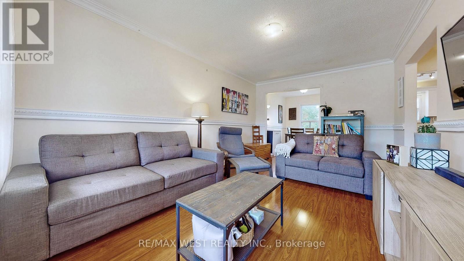 Main Floor - 139 Ranee Avenue, Toronto, Ontario  M6A 1N3 - Photo 9 - C13077222