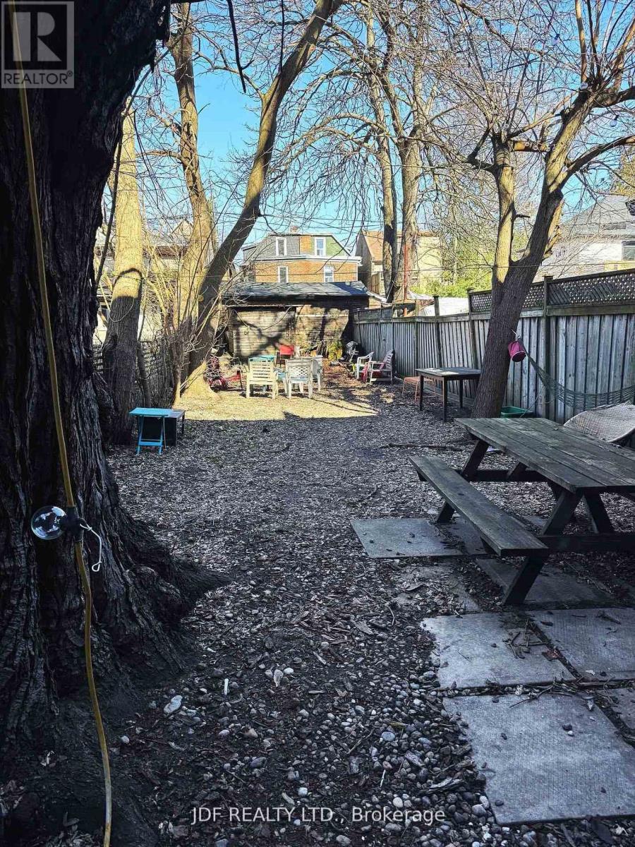 383 Lansdowne Avenue, Toronto, Ontario  M6H 3Y2 - Photo 15 - C13077266