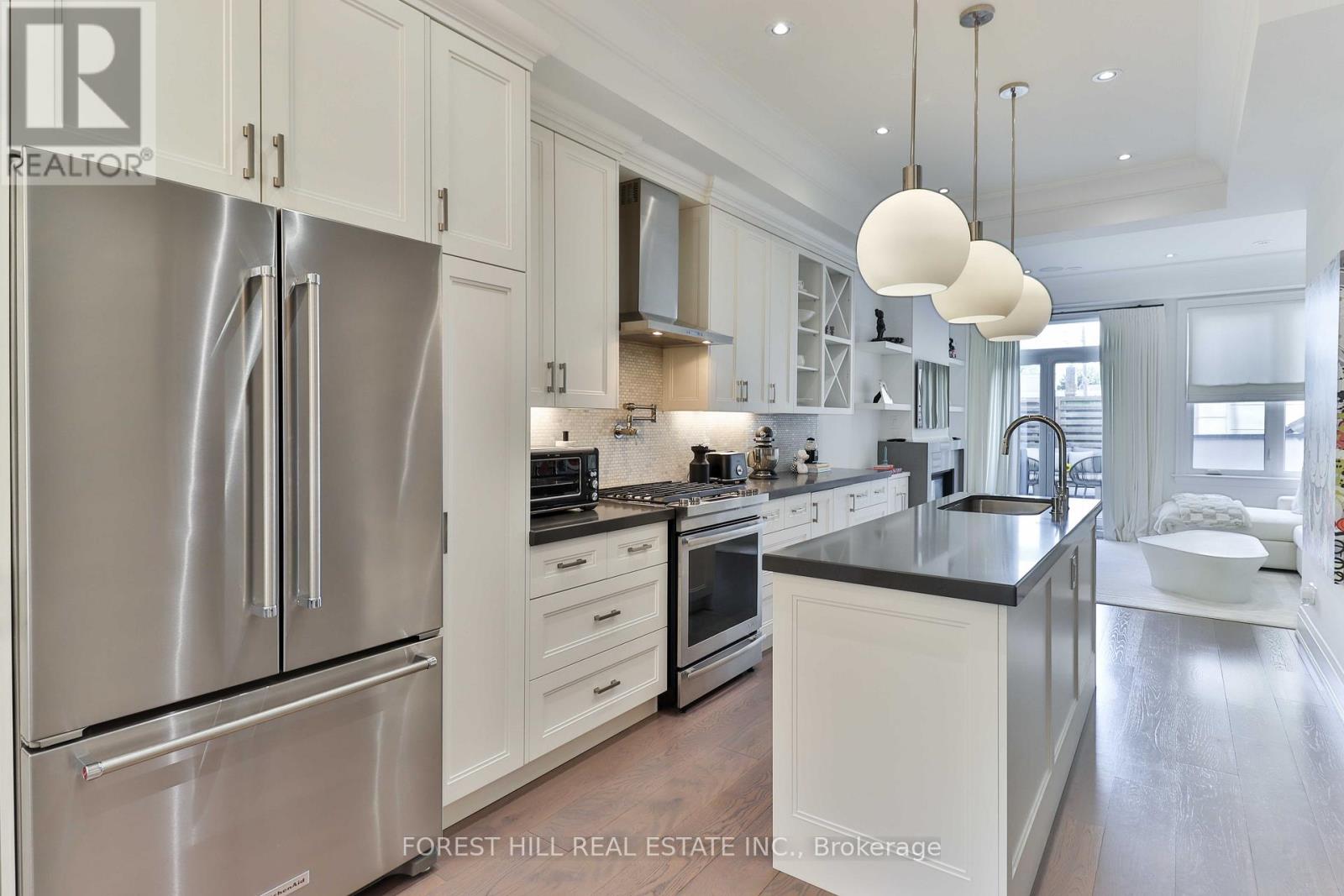 51b Burnaby Boulevard, Toronto, Ontario  M5N 1G3 - Photo 9 - C12774772