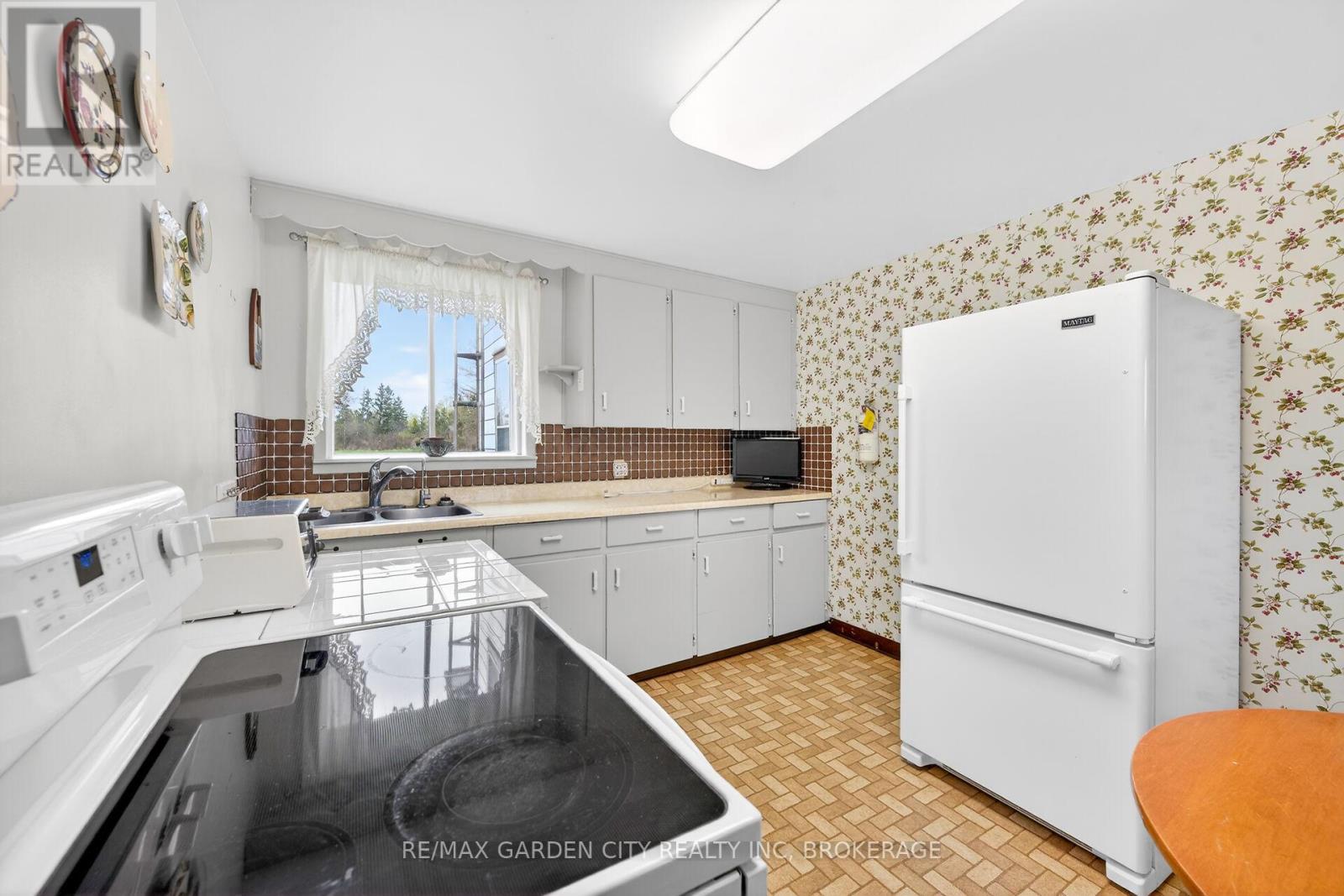 732 Cedar Bay Road W, Port Colborne, Ontario  L3K 5V3 - Photo 13 - X13077136