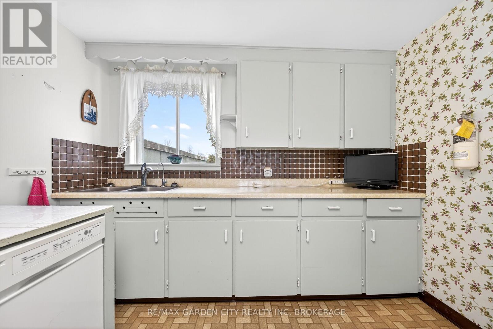 732 Cedar Bay Road W, Port Colborne, Ontario  L3K 5V3 - Photo 14 - X13077136