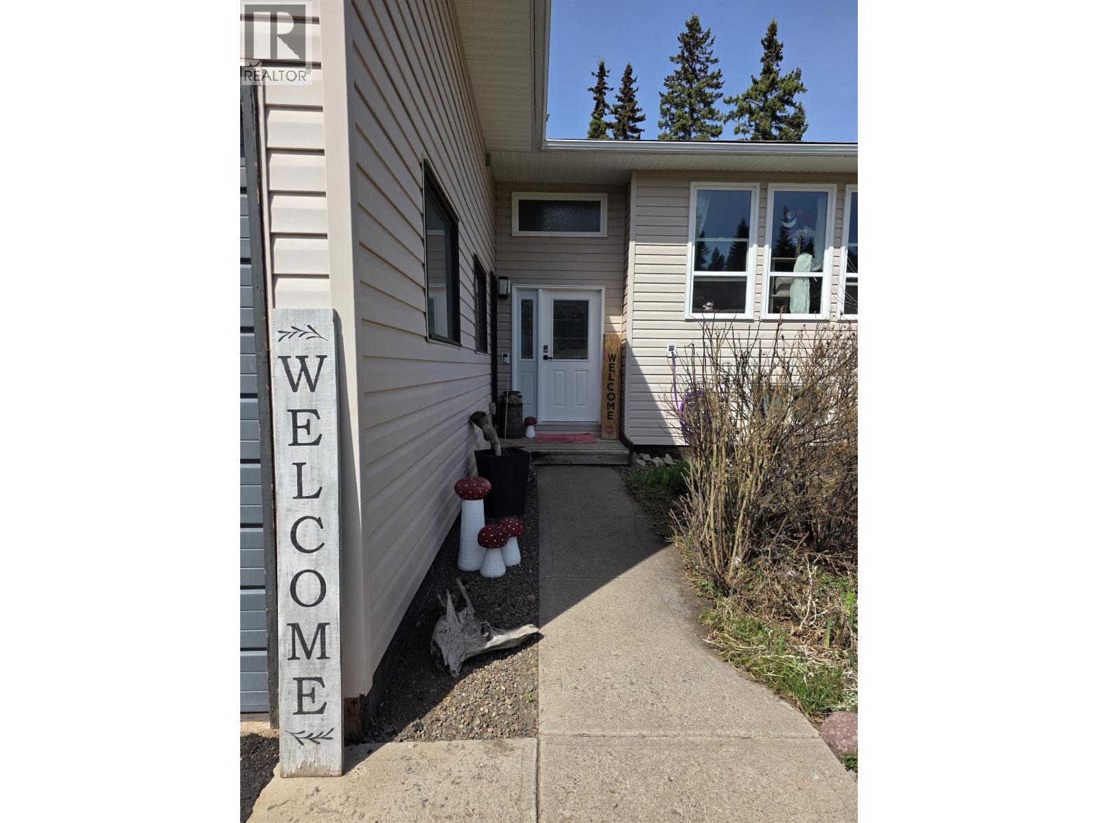 2325 Omineca Place, Houston, British Columbia  V0J 1Z2 - Photo 3 - R3118749