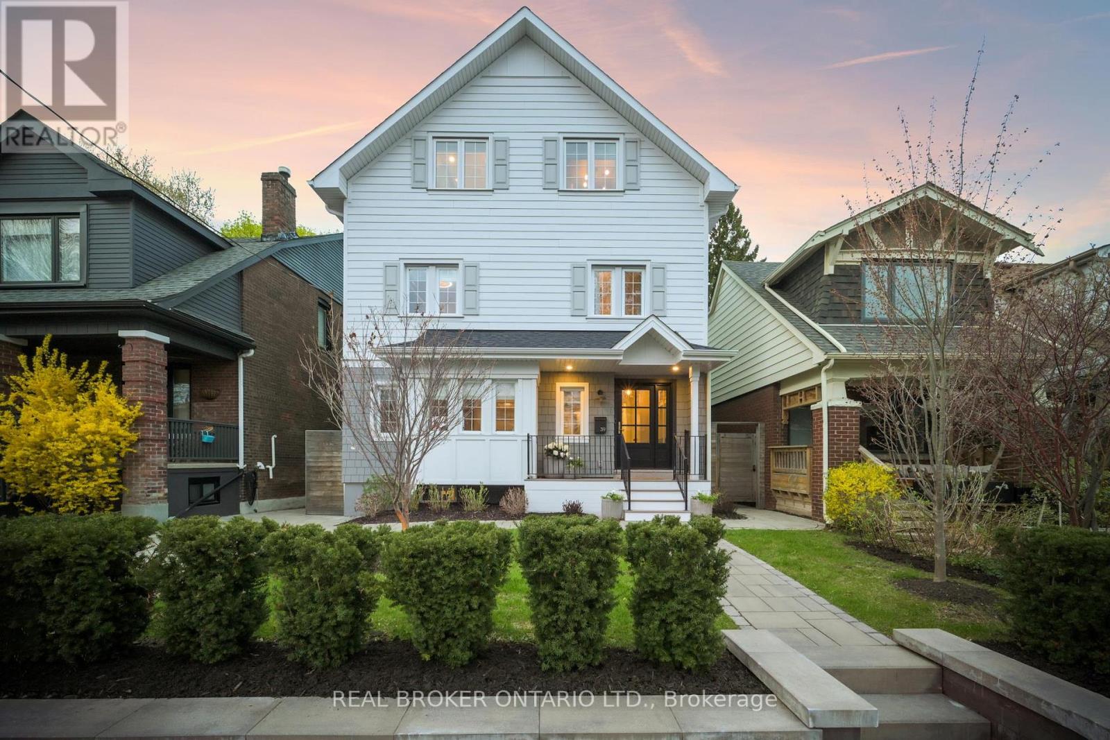 39 Bowmore Road, Toronto, Ontario  M4L 3H8 - Photo 2 - E13077150