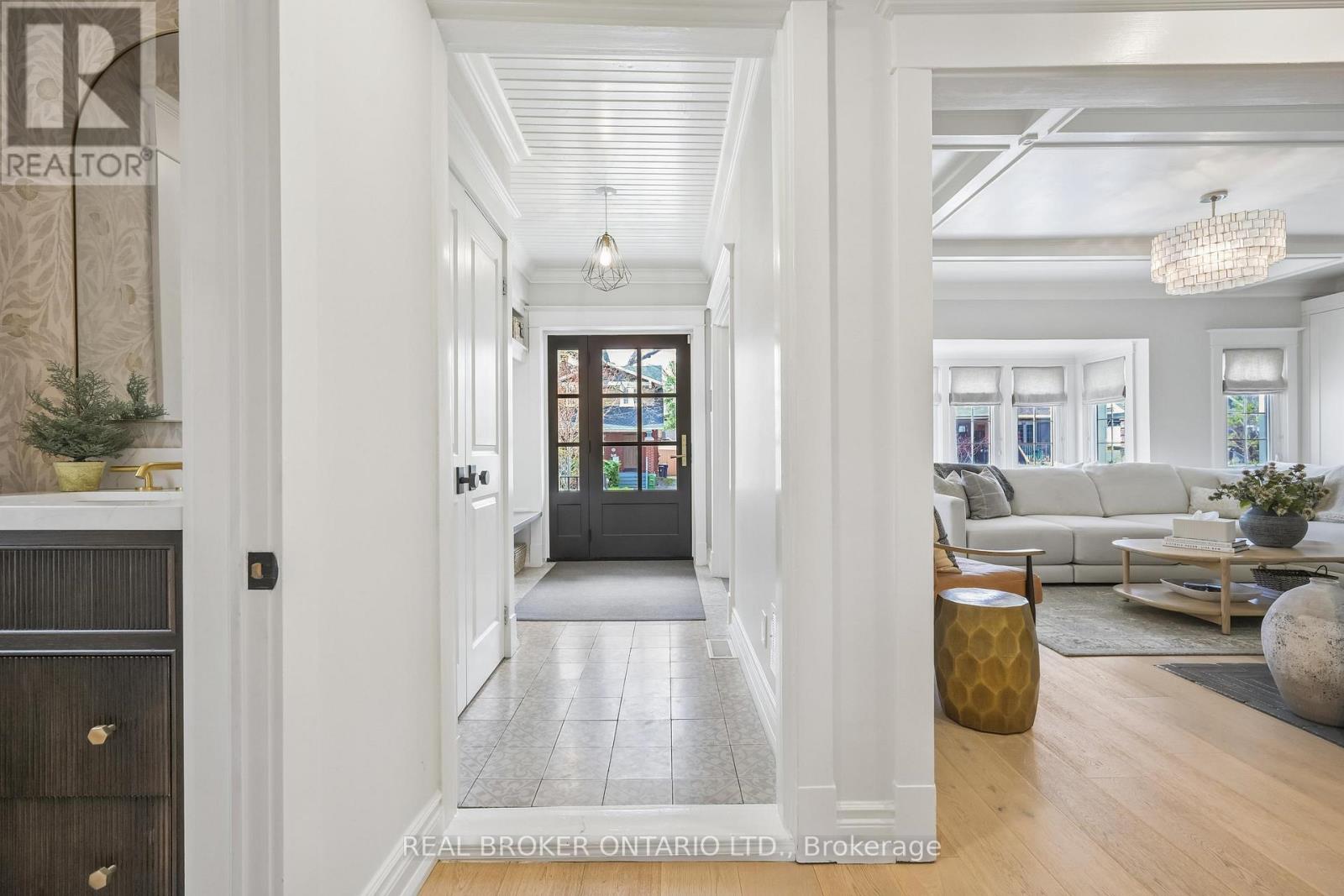 39 Bowmore Road, Toronto, Ontario  M4L 3H8 - Photo 4 - E13077150