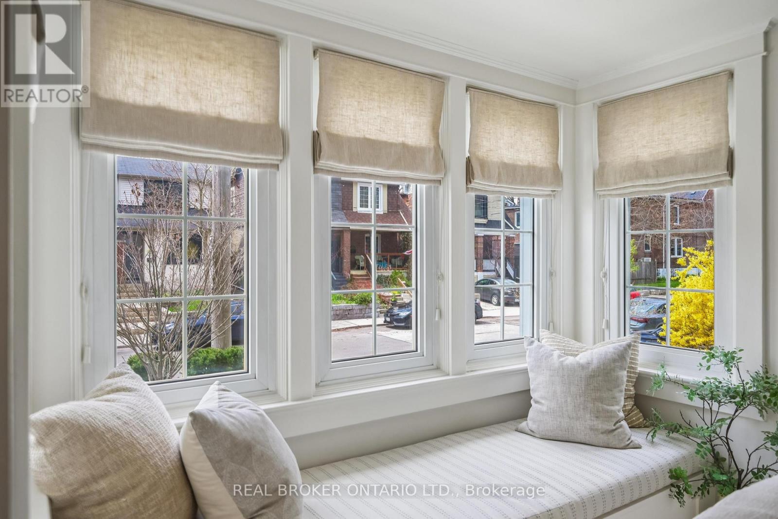 39 Bowmore Road, Toronto, Ontario  M4L 3H8 - Photo 7 - E13077150