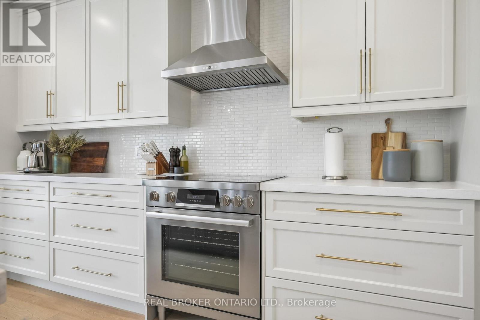 39 Bowmore Road, Toronto, Ontario  M4L 3H8 - Photo 9 - E13077150