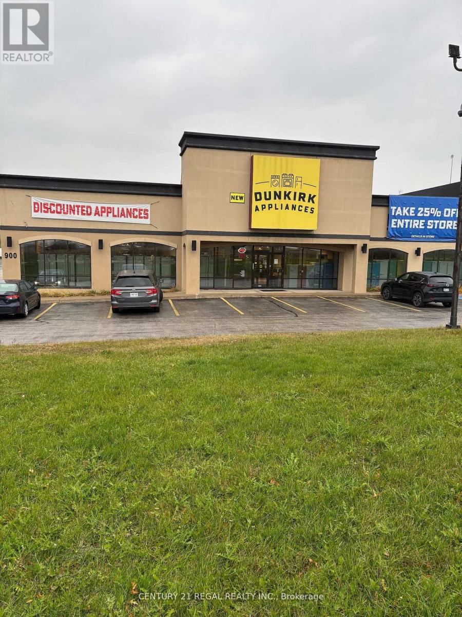 900 CHAMPLAIN AVENUE, Oshawa, Ontario