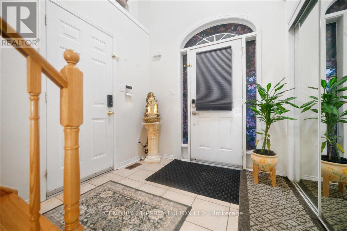 8 Boulderbrook Drive, Toronto, Ontario  M1X 2B9 - Photo 5 - E13077498
