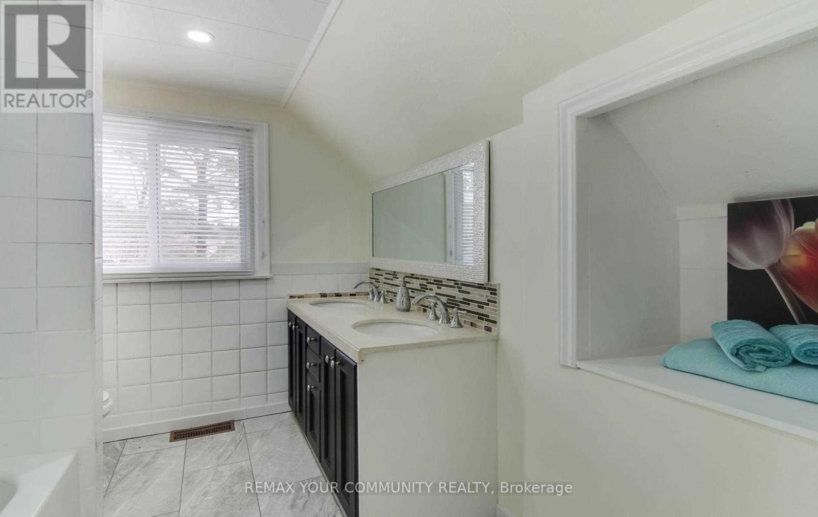 14649 Woodbine Avenue, Whitchurch-Stouffville, Ontario  L4H 2G0 - Photo 18 - N13077094