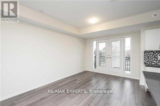 E09 - 26 Bruce Street, Vaughan, Ontario  L4L 1J4 - Photo 3 - N13077240