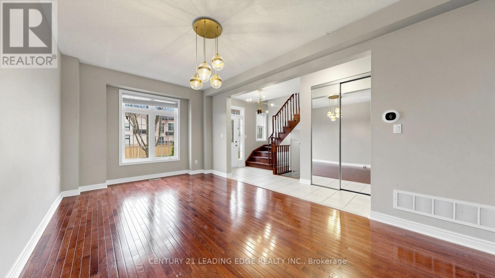 114 Albert Lewis Street, Markham, Ontario  L6B 0K4 - Photo 4 - N13077308