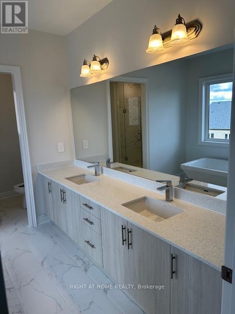 154 Rowe Street, Bradford West Gwillimbury, Ontario  L3Z 4N2 - Photo 3 - N13077364