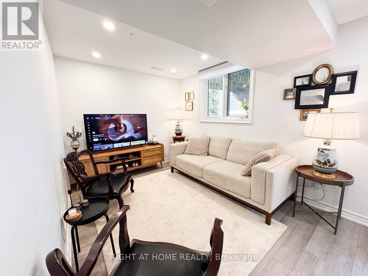 Unit #b - 361 Gaston Place, Newmarket, Ontario  L3Y 8M4 - Photo 1 - N13077456