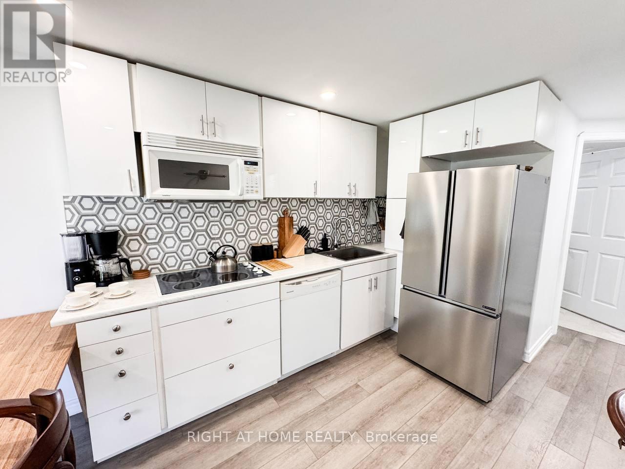 Unit #b - 361 Gaston Place, Newmarket, Ontario  L3Y 8M4 - Photo 2 - N13077456