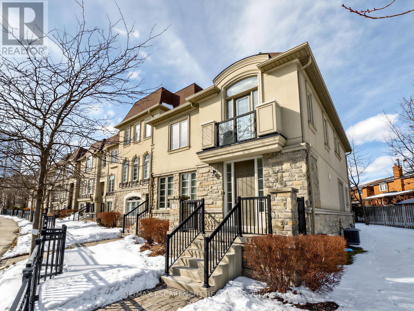 131 ROBERT SPECK PARKWAY, Mississauga, Ontario