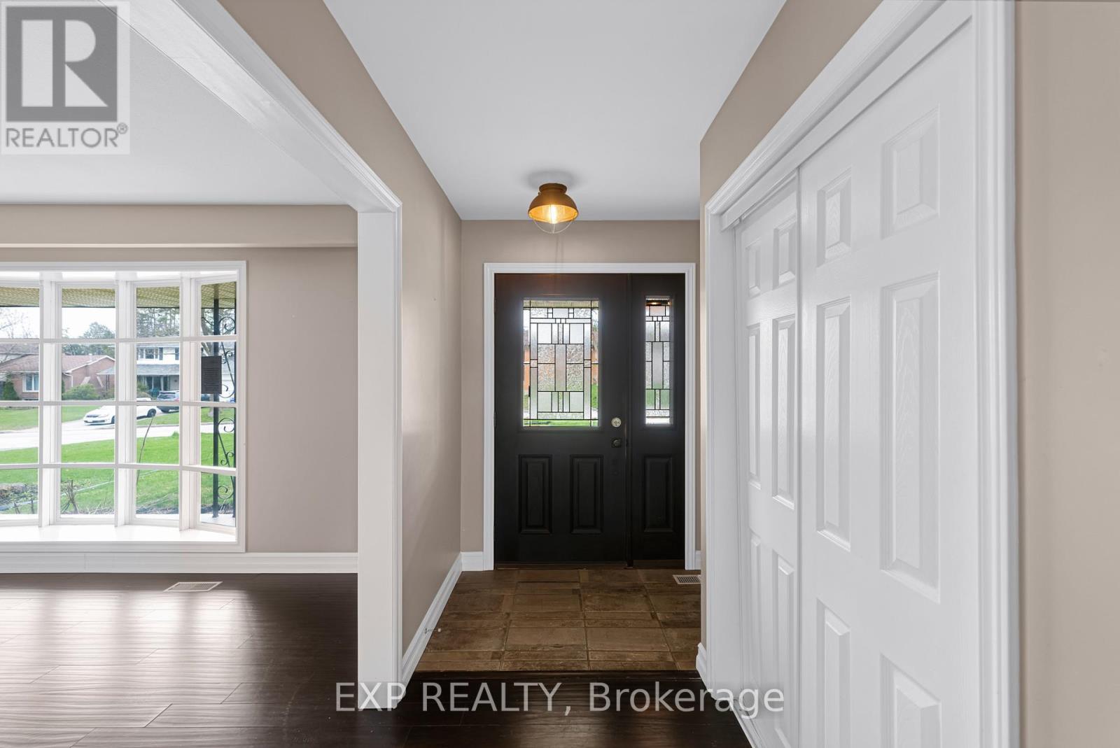 11 Bellevue Crescent, Barrie, Ontario  L4M 2S9 - Photo 3 - S13077188
