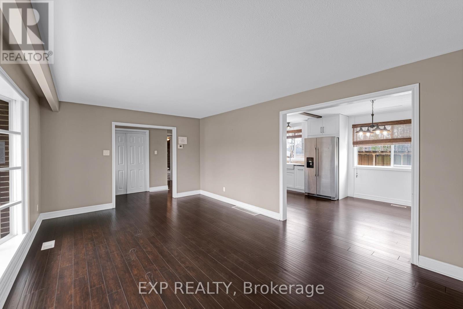 11 Bellevue Crescent, Barrie, Ontario  L4M 2S9 - Photo 6 - S13077188