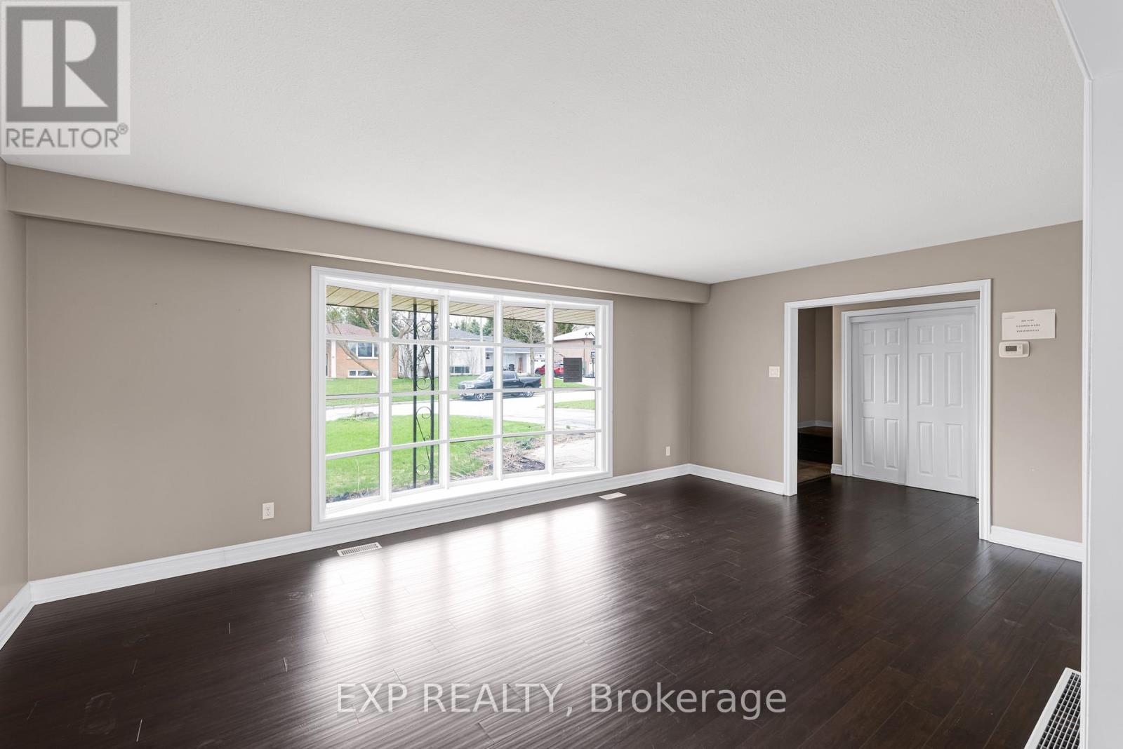 11 Bellevue Crescent, Barrie, Ontario  L4M 2S9 - Photo 7 - S13077188