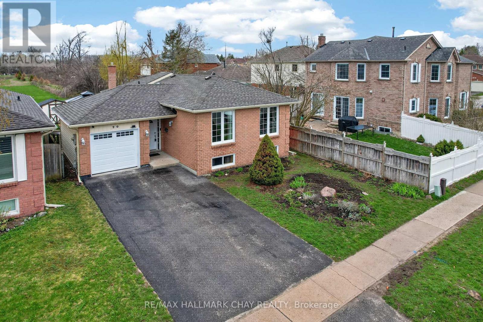 20 Ford Street, Barrie, Ontario  L4N 5X2 - Photo 2 - S13077286