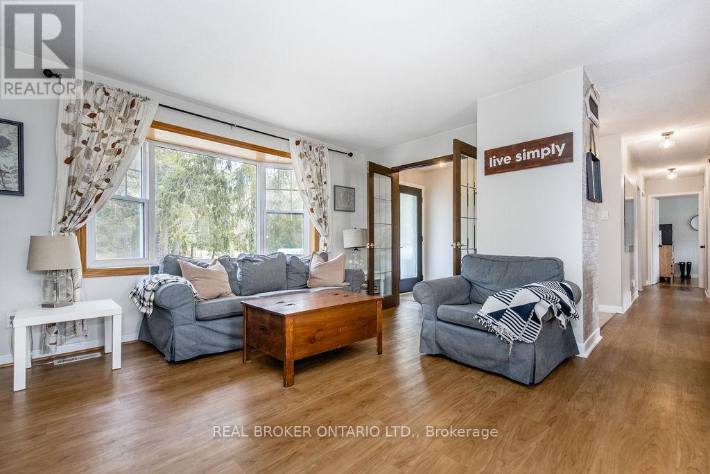 12 Alexander Street, Springwater, Ontario  L9X 0W1 - Photo 10 - S13077432