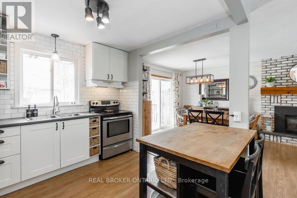 12 Alexander Street, Springwater, Ontario  L9X 0W1 - Photo 5 - S13077432