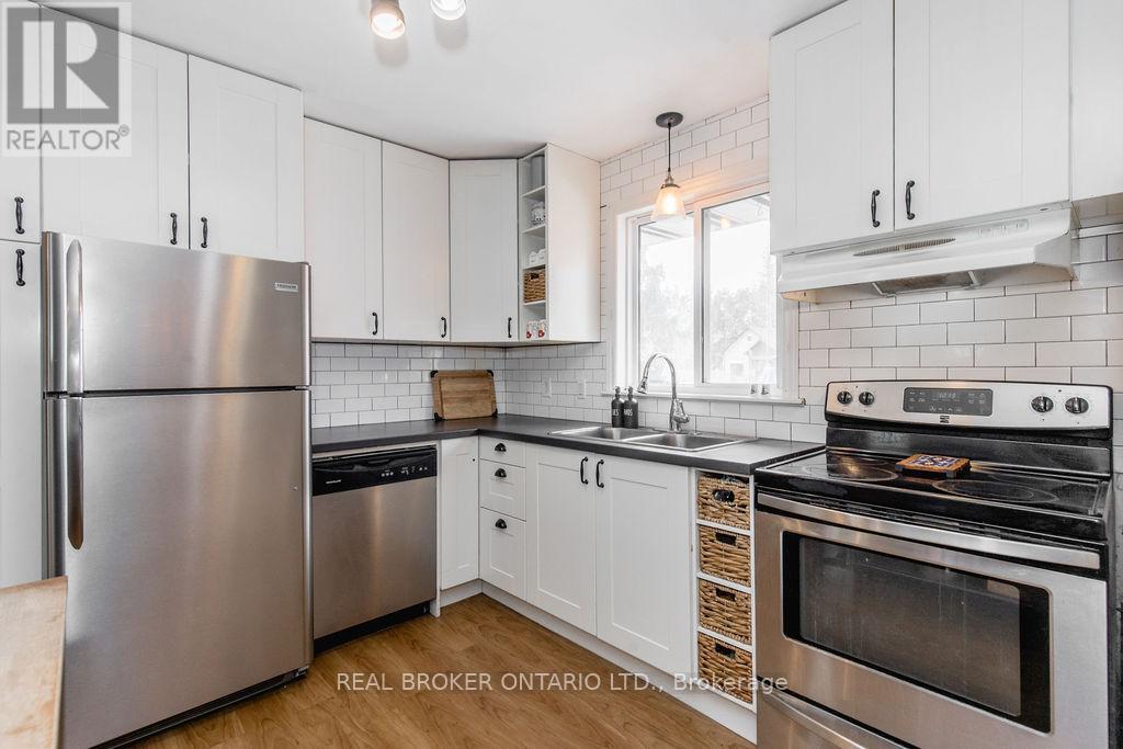 12 Alexander Street, Springwater, Ontario  L9X 0W1 - Photo 6 - S13077432