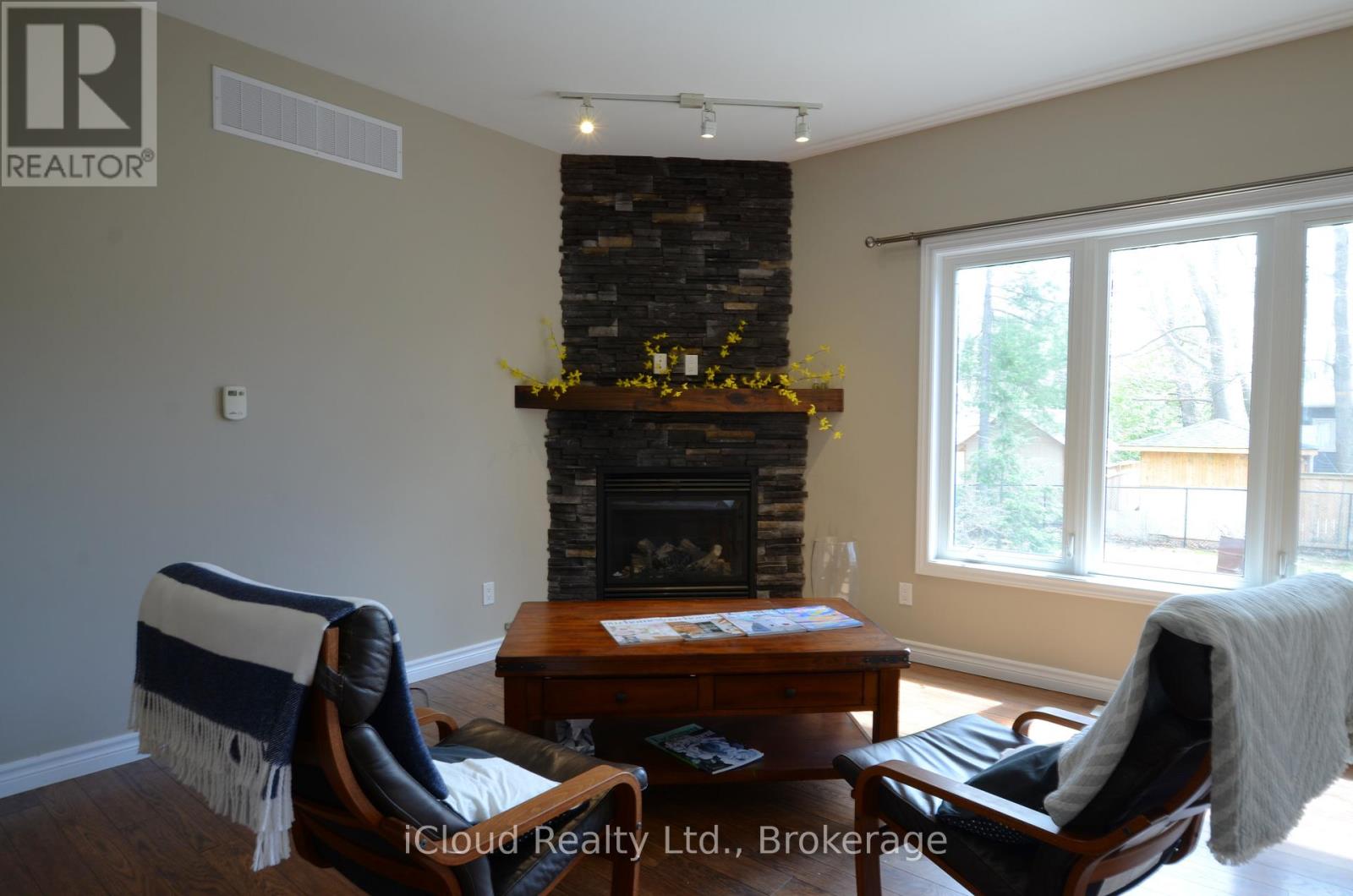 25 Rue Vanier, Tiny, Ontario  L9M 0J2 - Photo 3 - S13077452