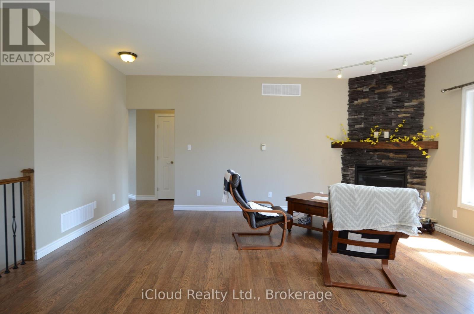25 Rue Vanier, Tiny, Ontario  L9M 0J2 - Photo 5 - S13077452