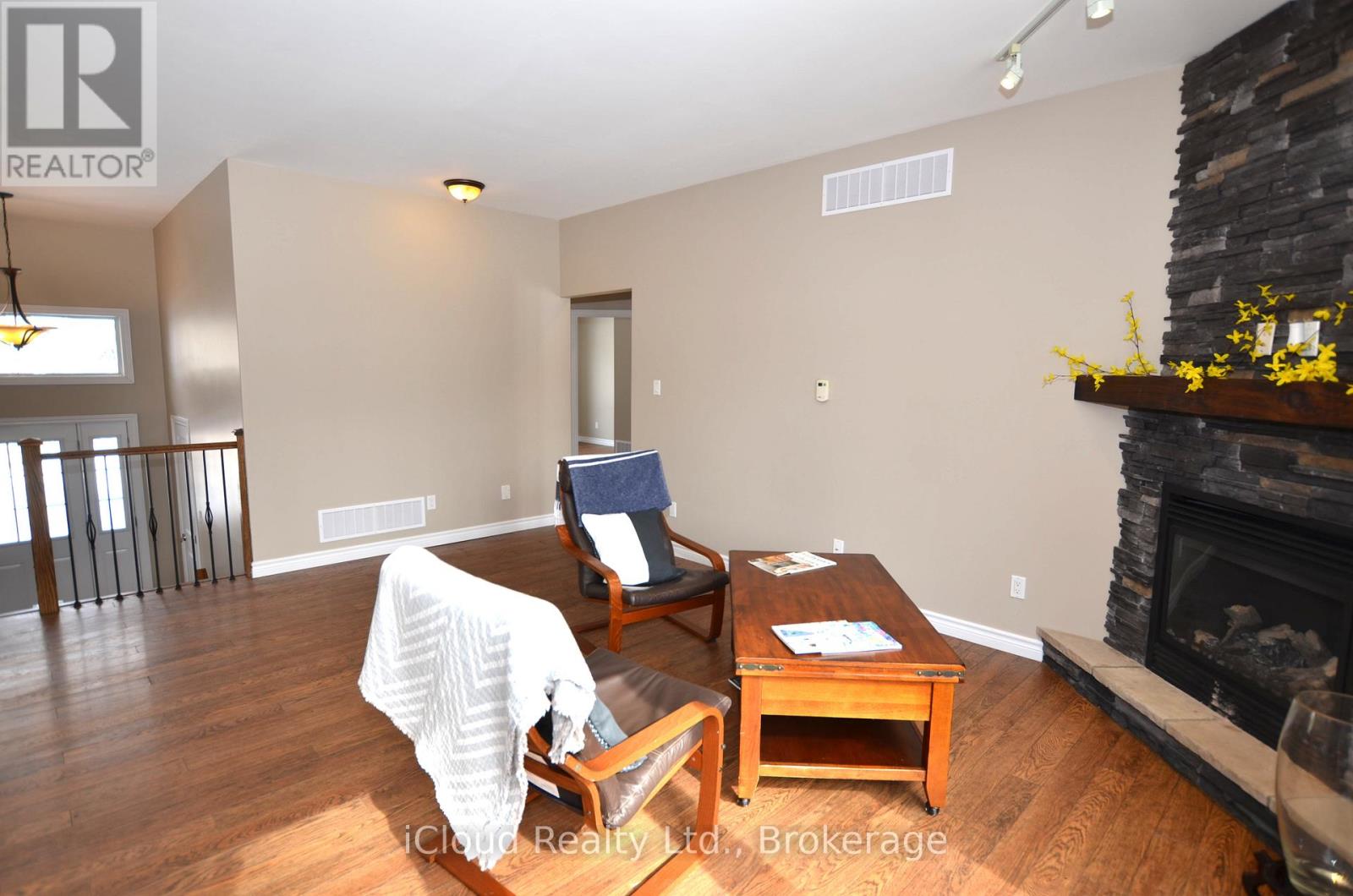 25 Rue Vanier, Tiny, Ontario  L9M 0J2 - Photo 7 - S13077452