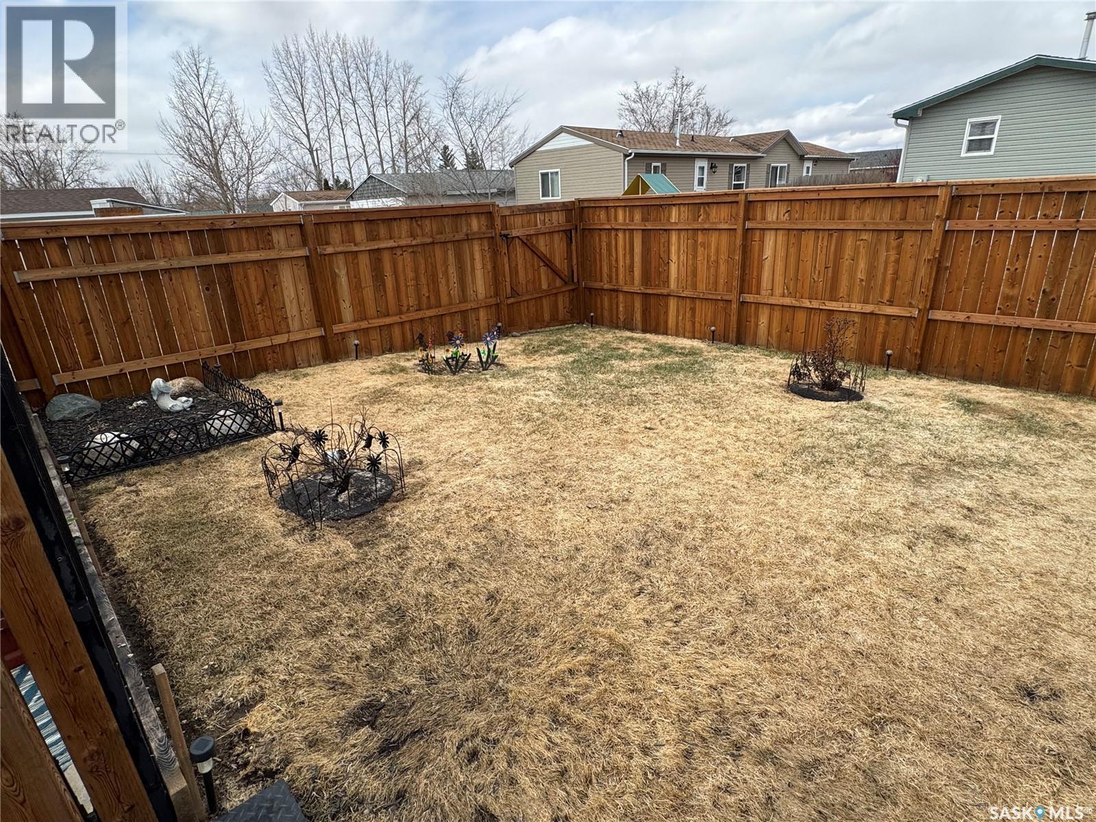 357 10th Avenue Se, Weyburn, Saskatchewan  S4H 3L8 - Photo 16 - SK034716