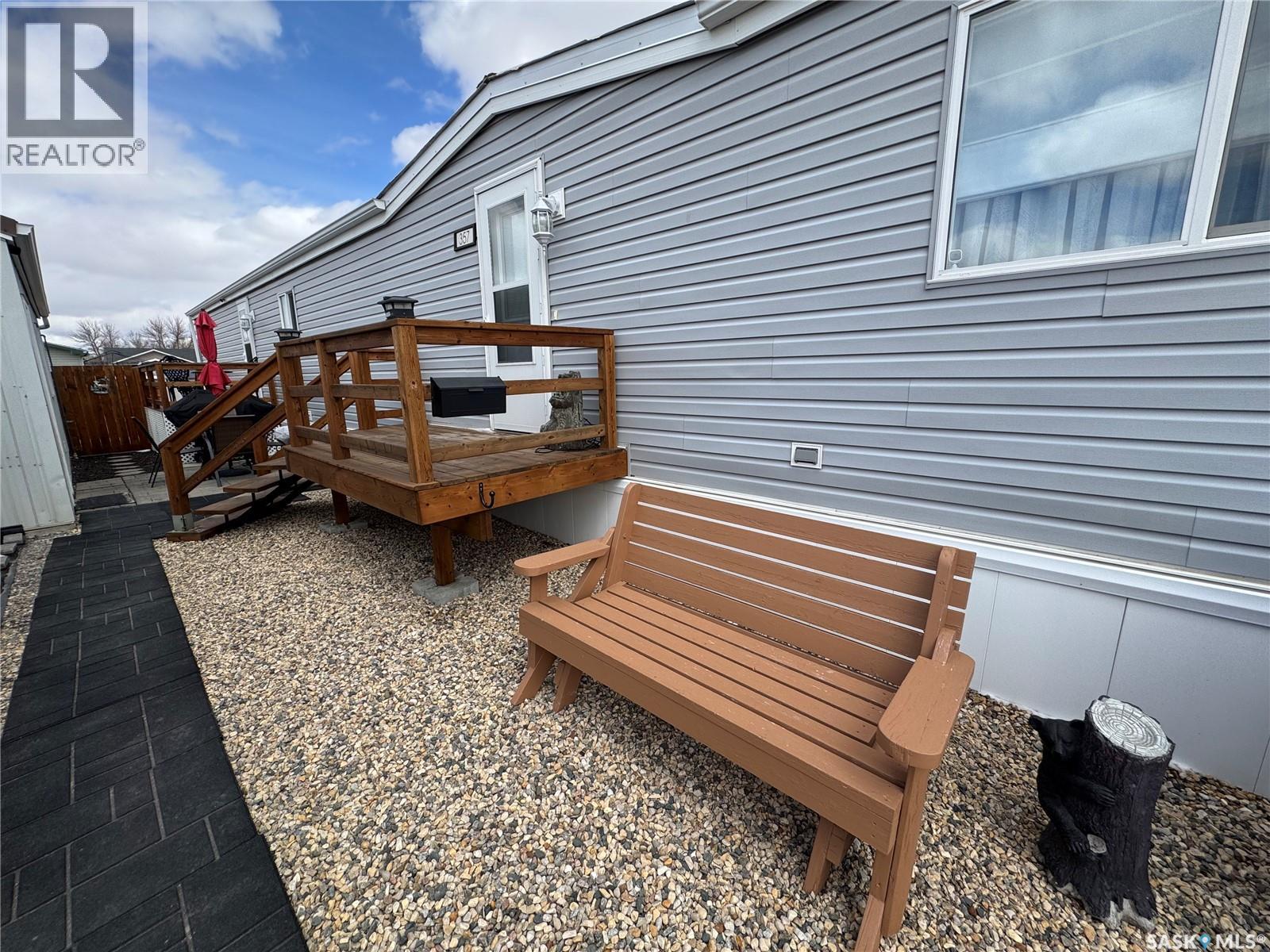 357 10th Avenue Se, Weyburn, Saskatchewan  S4H 3L8 - Photo 2 - SK034716