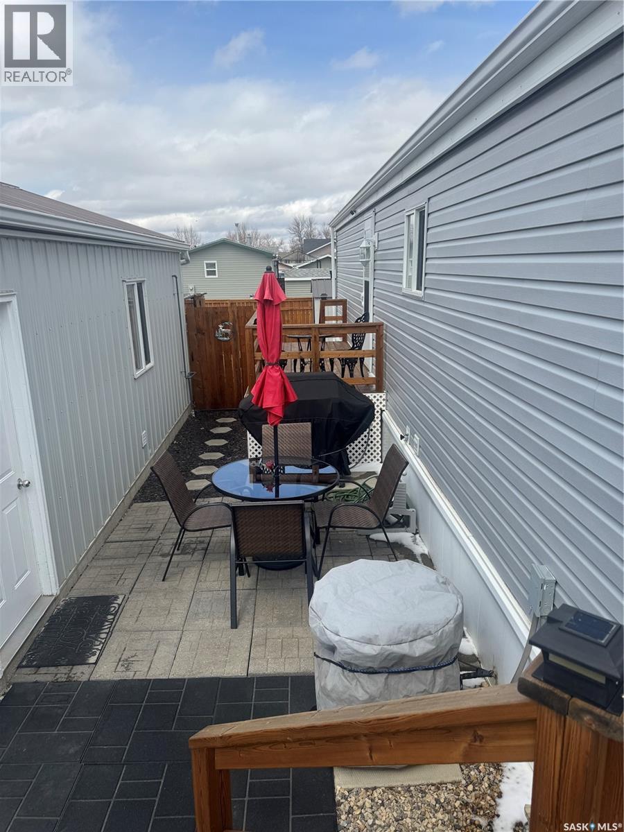 357 10th Avenue Se, Weyburn, Saskatchewan  S4H 3L8 - Photo 3 - SK034716